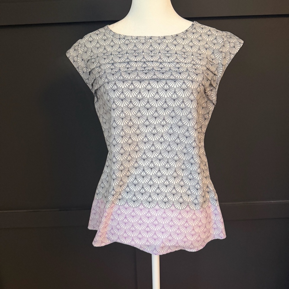 The Limited White and Black Geometric Cap Sleeve Blouse with Pink Hem